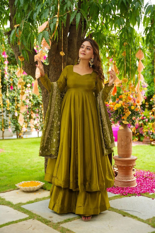 SWARA GREEN CLASSICAL GOWN SET