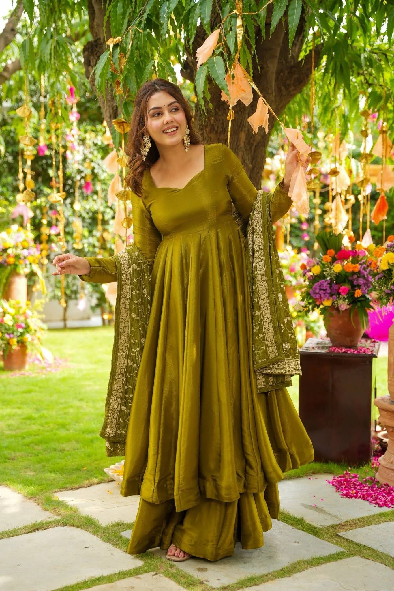 SWARA GREEN CLASSICAL GOWN SET