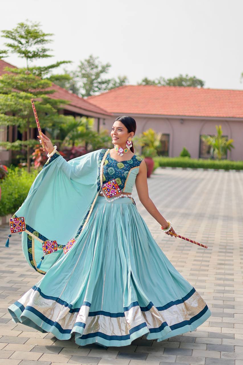 Raatrani Heavy Gamthi Woek Lehnga Choli