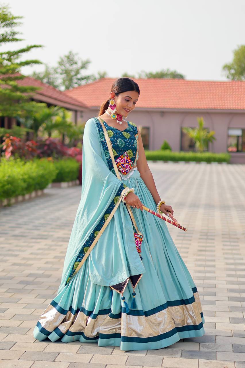Raatrani Heavy Gamthi Woek Lehnga Choli