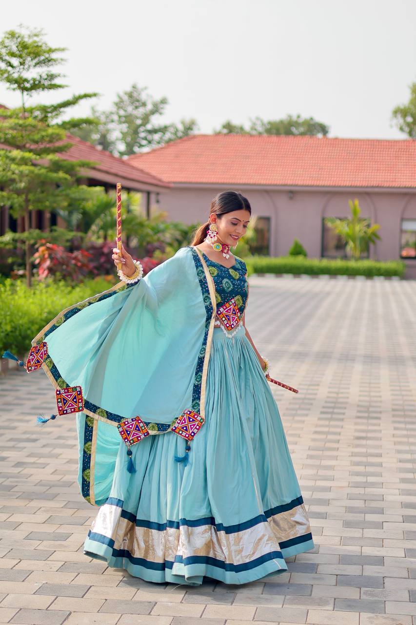Raatrani Heavy Gamthi Woek Lehnga Choli