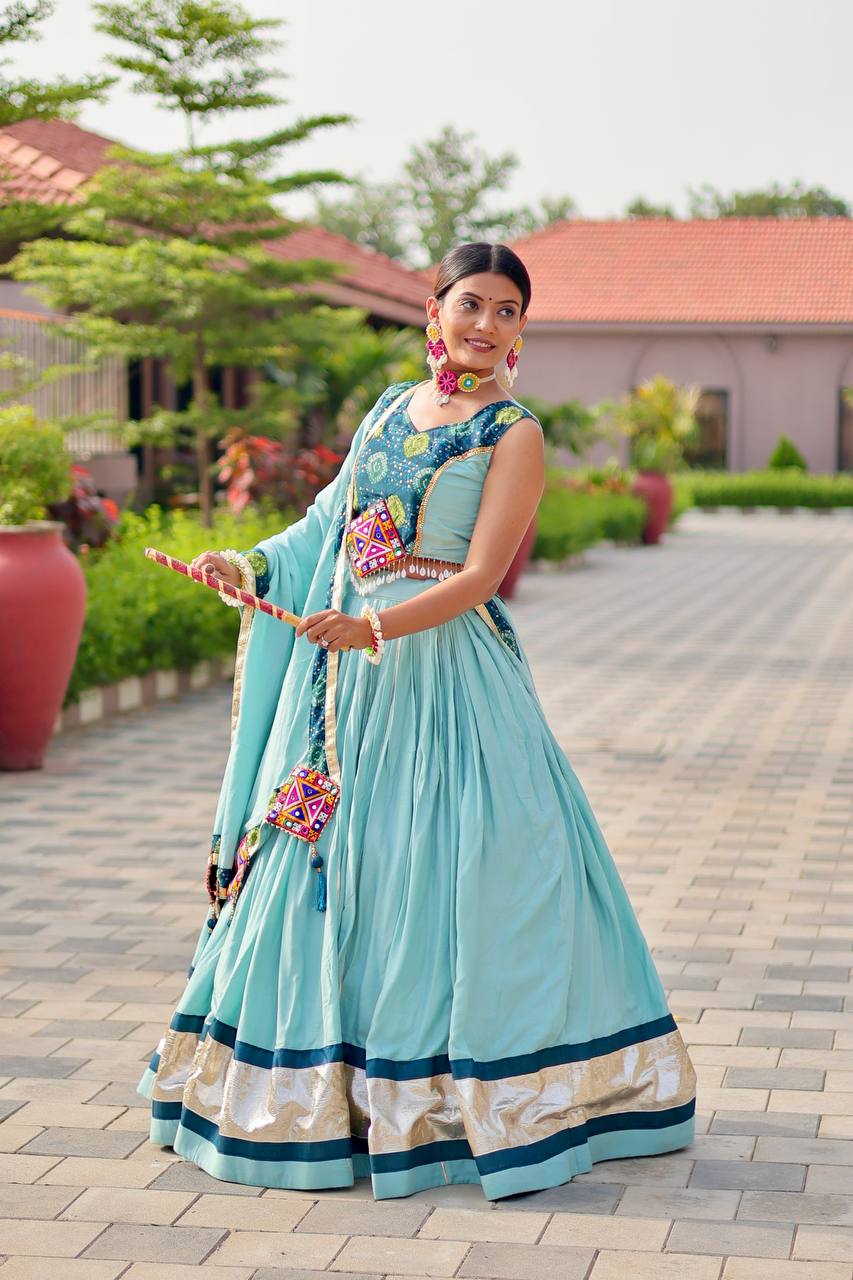 Raatrani Heavy Gamthi Woek Lehnga Choli