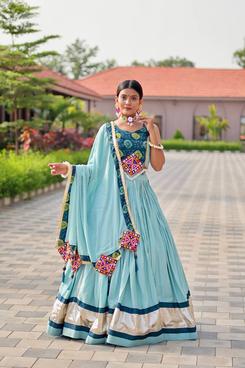 Raatrani Heavy Gamthi Woek Lehnga Choli