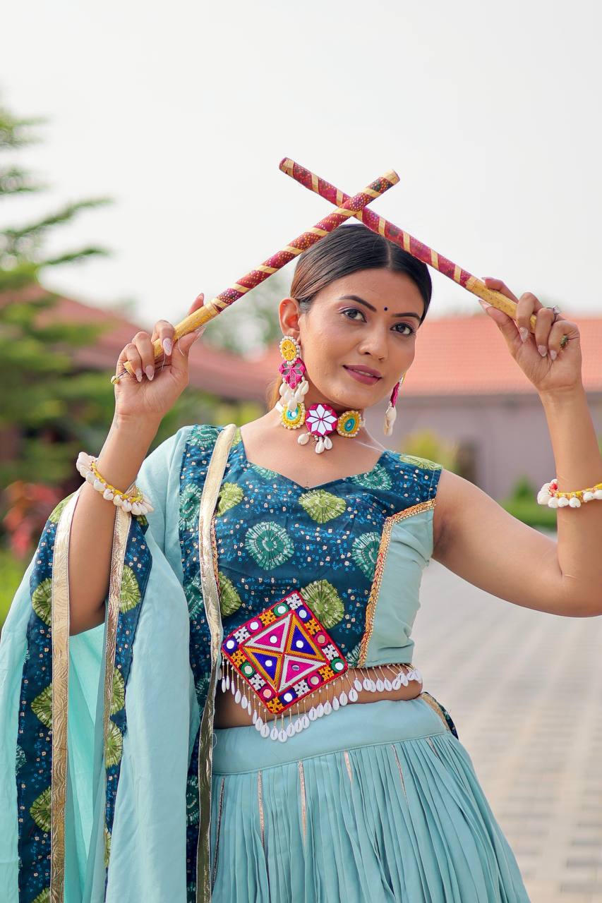 Raatrani Heavy Gamthi Woek Lehnga Choli