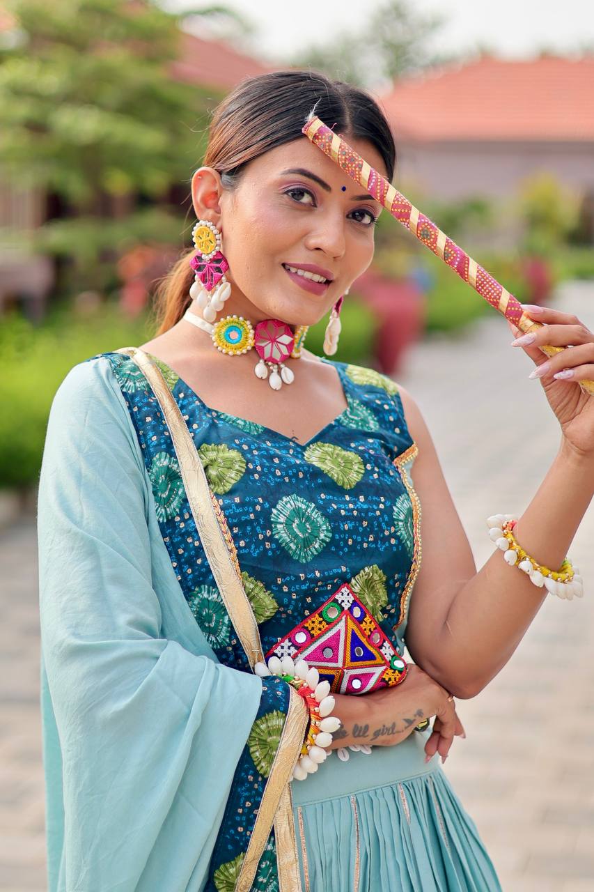 Raatrani Heavy Gamthi Woek Lehnga Choli