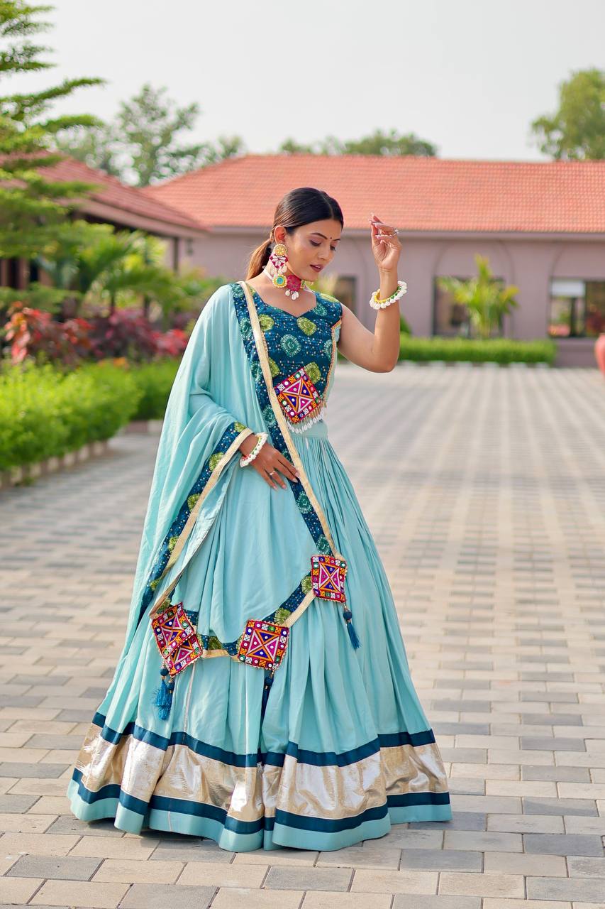 Raatrani Heavy Gamthi Woek Lehnga Choli