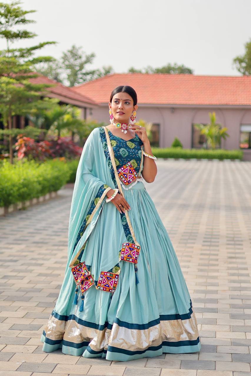 Raatrani Heavy Gamthi Woek Lehnga Choli