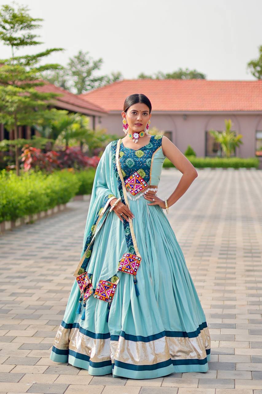Raatrani Heavy Gamthi Woek Lehnga Choli