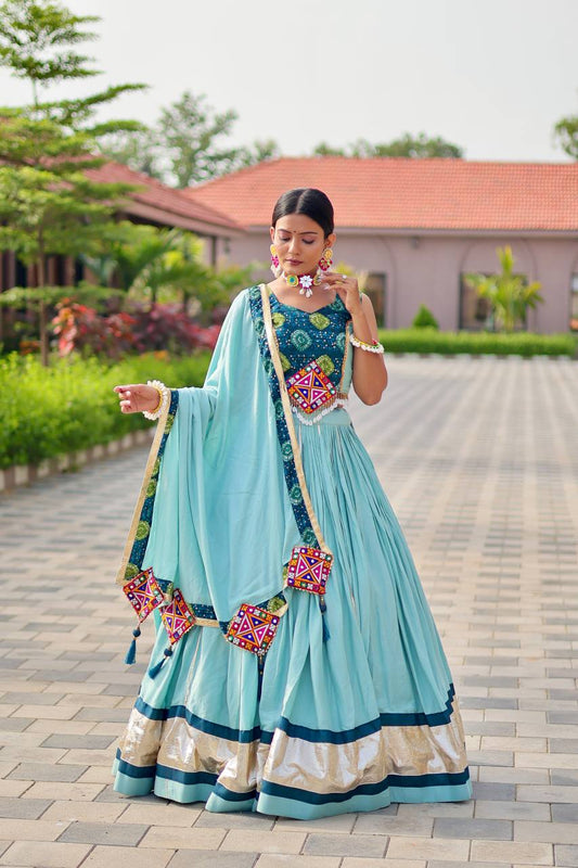 Raatrani Heavy Gamthi Woek Lehnga Choli