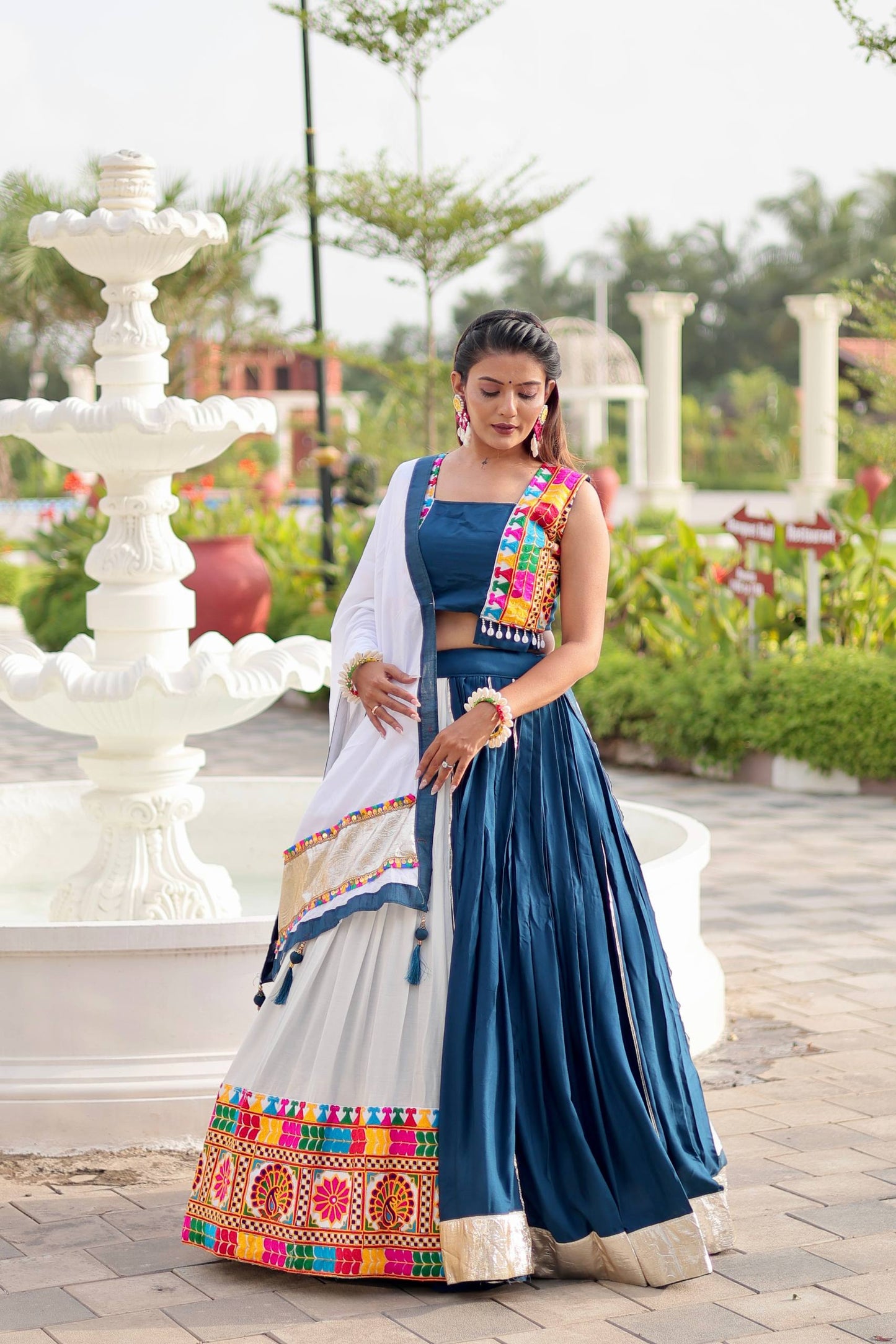 Navrani Heavy Gamthi Work Lehnga Choli