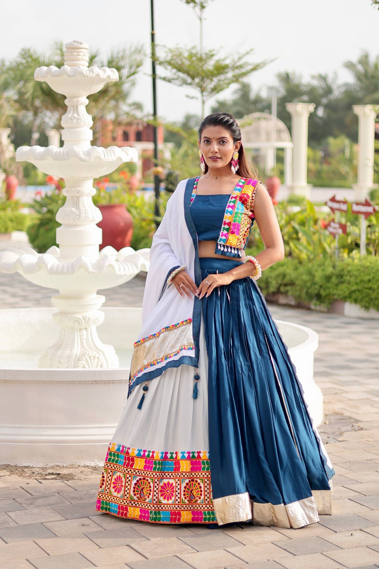 Navrani Heavy Gamthi Work Lehnga Choli