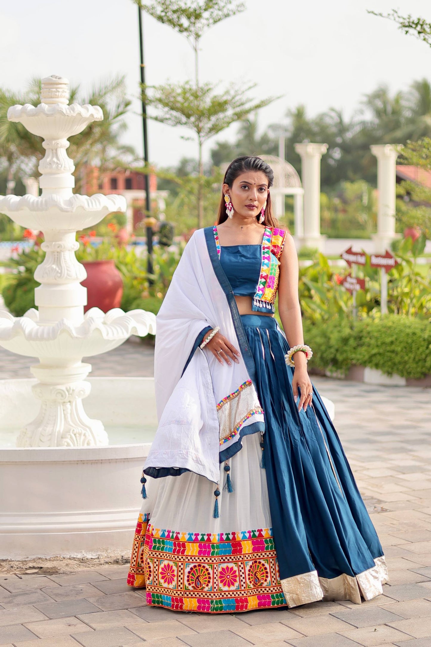 Navrani Heavy Gamthi Work Lehnga Choli
