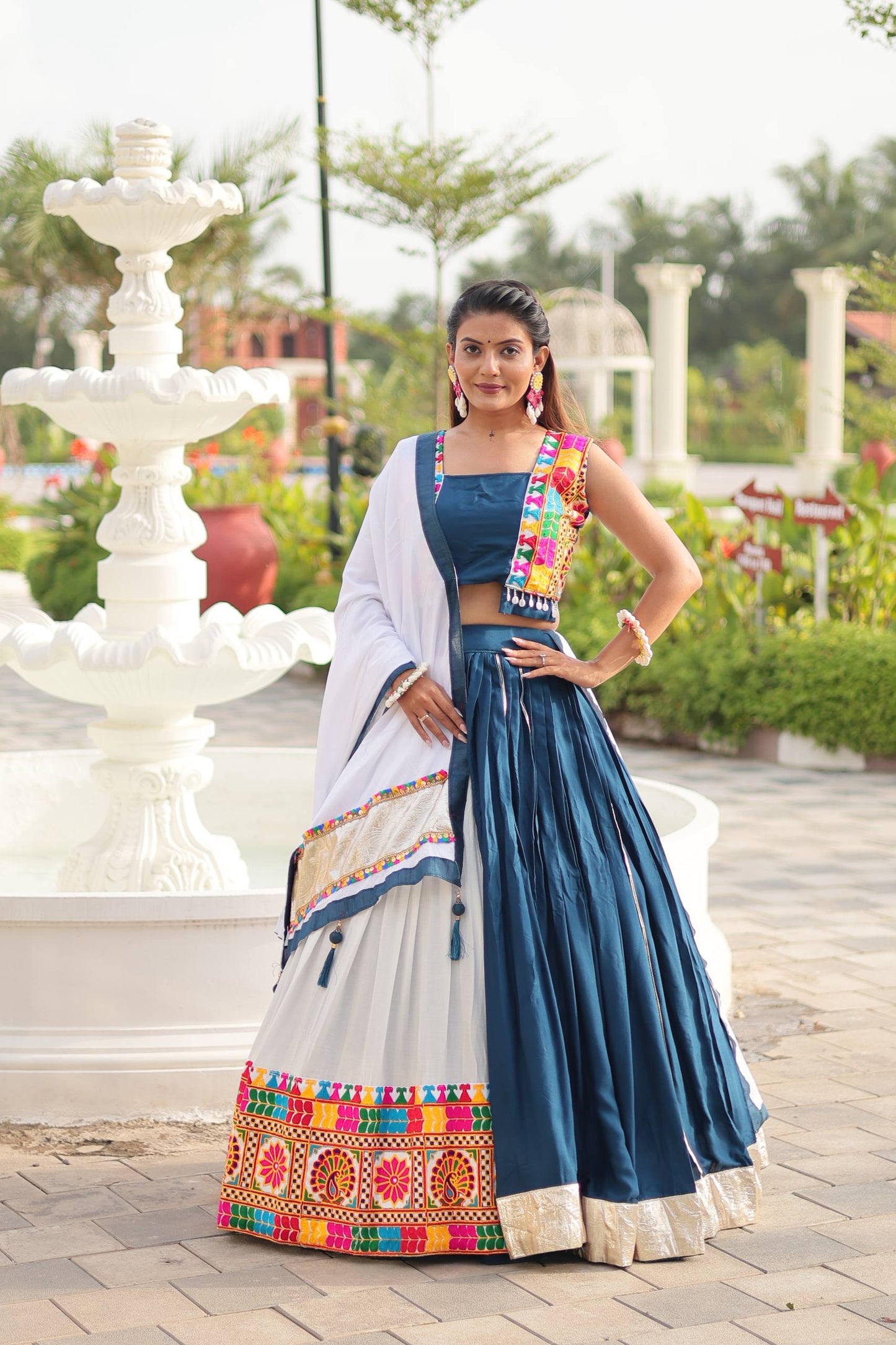 Navrani Heavy Gamthi Work Lehnga Choli
