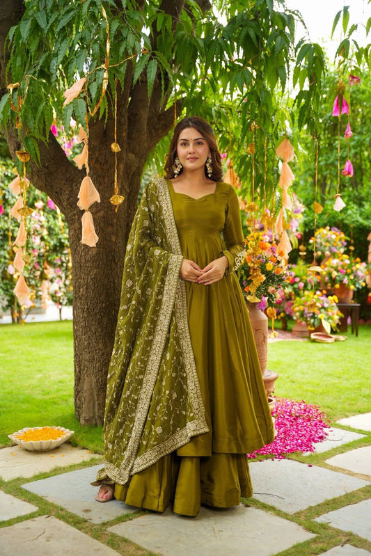 SWARA GREEN CLASSICAL GOWN SET