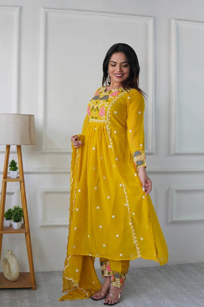 Mahak Goargate With Havy Embrodary Work