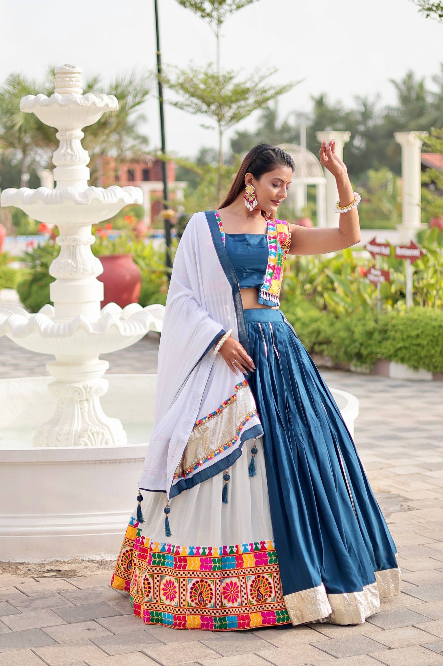 Navrani Heavy Gamthi Work Lehnga Choli