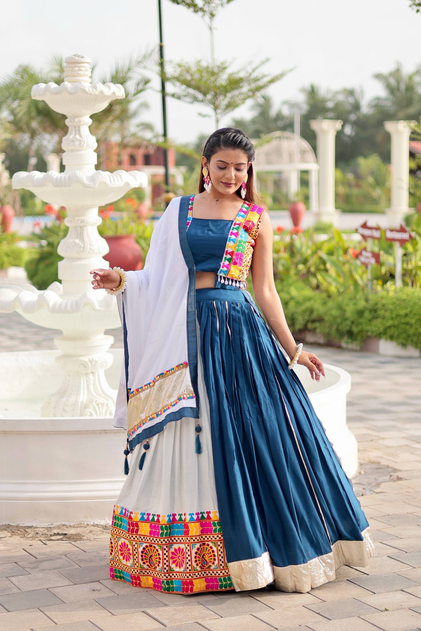 Navrani Heavy Gamthi Work Lehnga Choli