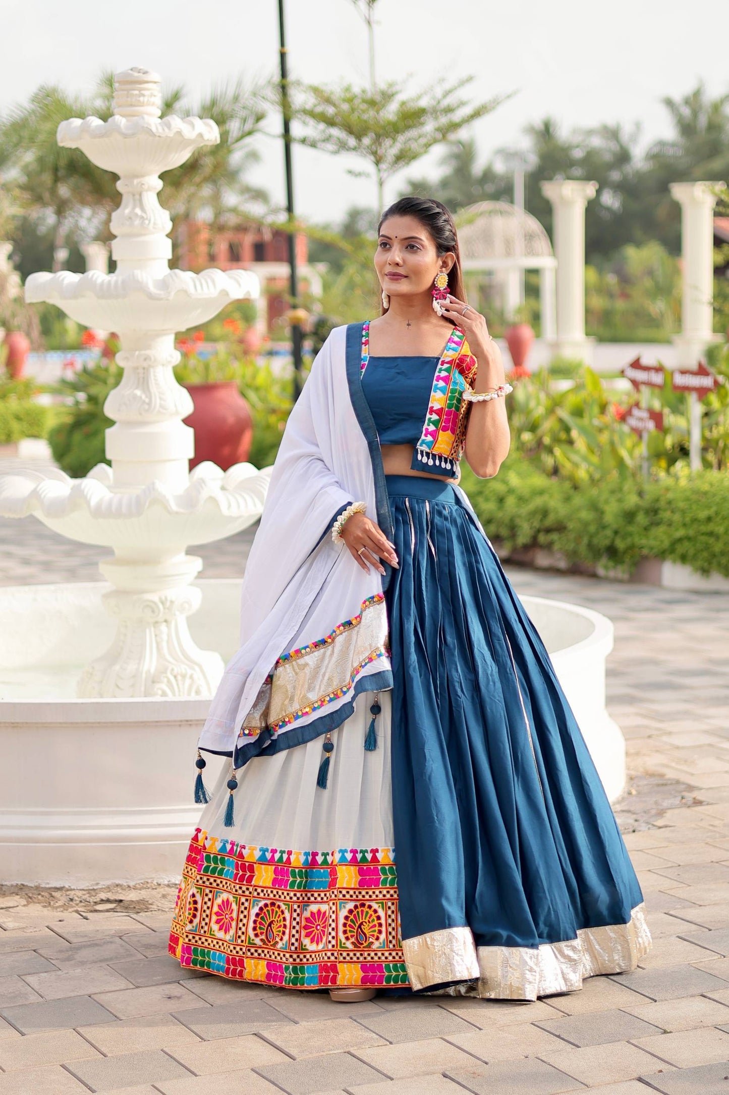 Navrani Heavy Gamthi Work Lehnga Choli