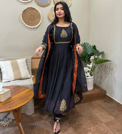 Hetvi Heavy Fox Georgette Gown