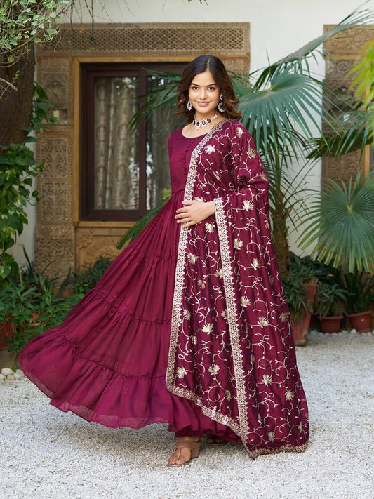 Nitya Riwaayat Hevy Duptta & Long Gown
